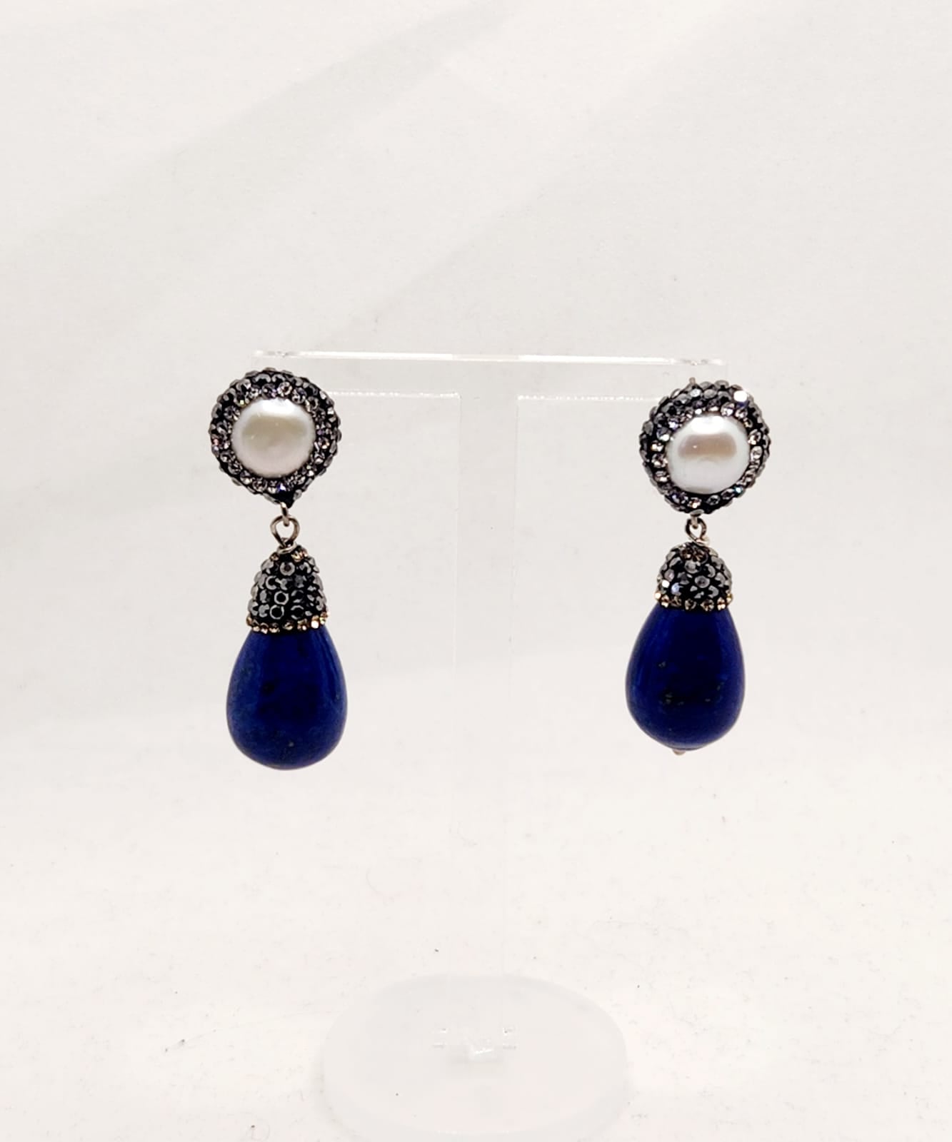 Onyx Stone Pearl Earrings