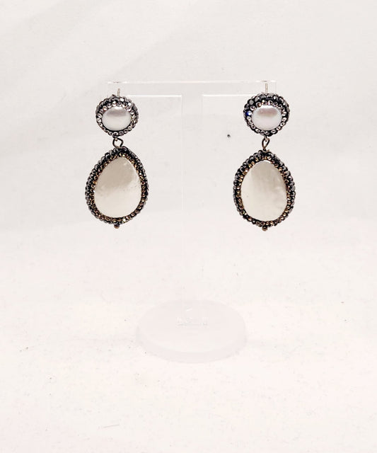 Noir Éclat Pearl Earrings