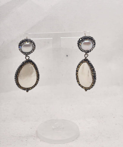 Noir Éclat Pearl Earrings